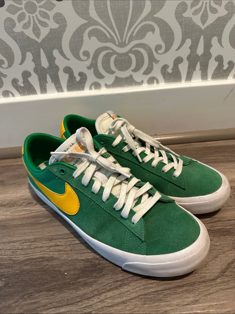 Nike SB Zoom Blazer Green Low-Top Sneakers with Yellow Logo